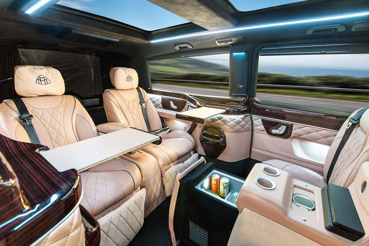 Xe được trang bị đầy đủ tiện nghi để phục vụ khách hàng.