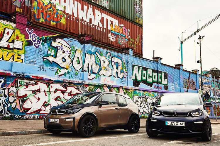 Ở phiên bản 2019, mẫu xe điện cỡ nhỏ BMW i3 sở hữu ngoại hình và công năng hoàn toàn mới. Đặc biệt, khối pin của xe sẽ được nâng cấp dung lượng cho phạm vị hoạt động lớn hơn.