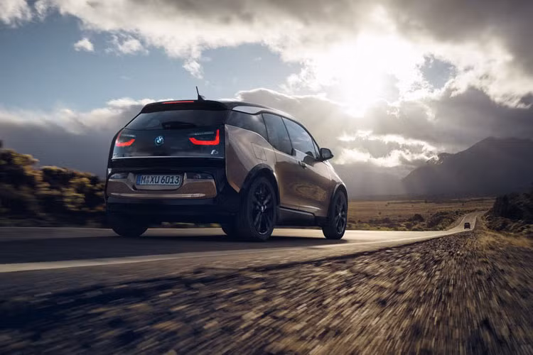 Với những thay đổi khác biệt đó, BMW i3 2019 được kỳ vọng sẽ giữ vững vị trí xe ôtô điện BMW bán chạy nhất.