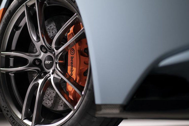 Bộ mâm 5 chấu làm từ nhôm trọng lượng nhẹ đẹp mắt.