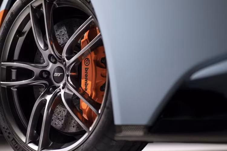 Bộ mâm 5 chấu làm từ nhôm trọng lượng nhẹ đẹp mắt.