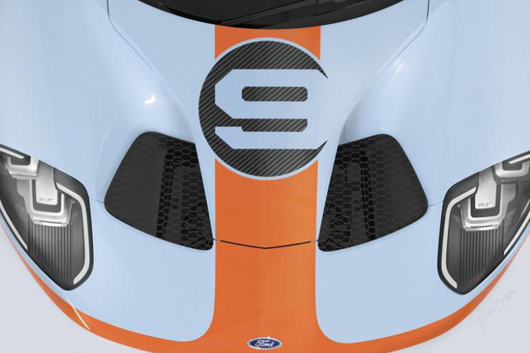 Số 9 được in lớn nổi bật trước ở nắp capô và 2 bên cửa tương tự như chiếc Ford GT40 thắng giải Le Mans vào năm 1968.