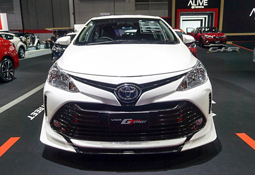 Toyota Vios GT Street 2018 hướng đến những khách hàng thích phong cách thể thao, cá tính. Chính vì thế, thiết kế của nó có phần mạnh mẽ hơn nhiều so với các phiên bản khác và được phát triển dựa trên bản Vios 1.5 E.