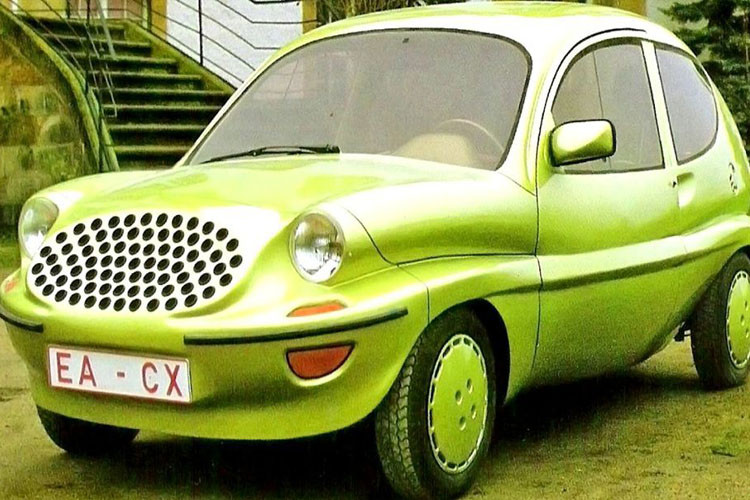 Volkswagen Polo Colani dị hợm hơn rất nhiều so với nguyên mẫu Polo. Chiếc xe như một tác phẩm bị lỗi thiết kế ở nhiều chi tiết ngoại thất.