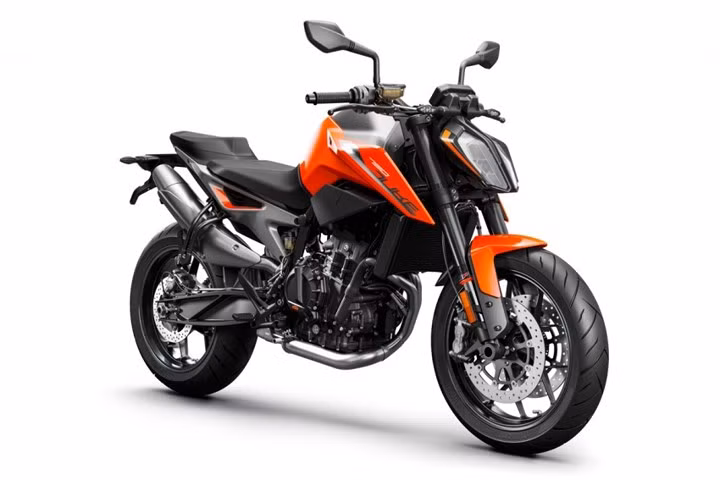 Mẫu naked-bike KTM 790 Duke 2018 sở hữu ngoại hình mạnh mẽ với những đường nét sắc bén tương tự như chiếc xe "đầu bảng" 1290 Super Duke R của hãng.