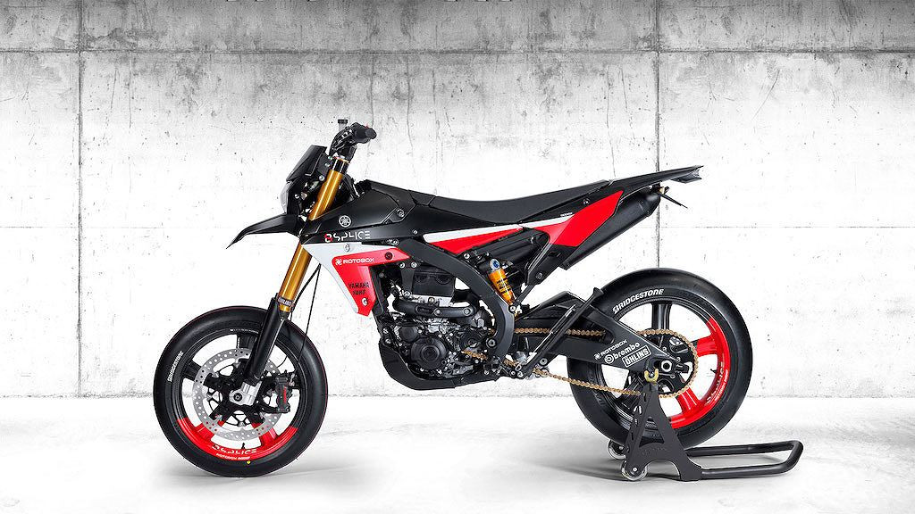 Vì do chính hãng mâm Rotobox rất nổi tiếng độ lại nên chiếc xe cũng được chú trọng thay mới bộ mâm cực khủng.