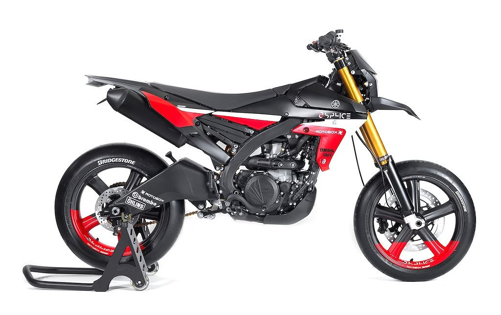 Dù thiết kế không mấy khác biệt nhưng bằng việc thay thế phụ tùng cao cấp vào chiếc xe khiến nó trở thành siêu môtô cao cấp đáng mơ ước. Đầu tiên, bộ áo của xe ở phần đầu, đuôi đã được thiết kế lại. Dàn chắn bùn trước và sau của xe đã được hãng tạo hình bằng phần mềm CAD trên máy tính, sau đó sản xuất bằng công nghệ in 3D.