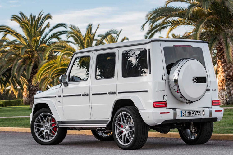 Xe sử dụng kết cấu khung gầm tách rời vốn hỗ trợ tốt cho khả năng off-road. Mercedes-AMG G63 2019 được trang bị động cơ V8 tăng áp kép, dung tích 4.0 lít cho công suất 577 mã lực (430 kW) và mô-men xoắn 849 Nm.