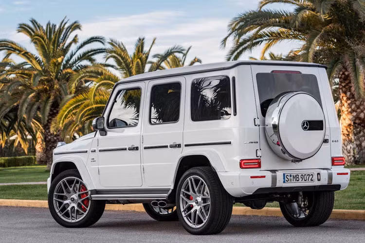 Xe sử dụng kết cấu khung gầm tách rời vốn hỗ trợ tốt cho khả năng off-road. Mercedes-AMG G63 2019 được trang bị động cơ V8 tăng áp kép, dung tích 4.0 lít cho công suất 577 mã lực (430 kW) và mô-men xoắn 849 Nm.