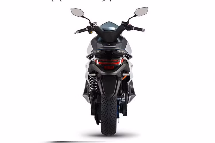 Tầm hoạt động của xe với mỗi lần sạc cũng tùy theo điều kiện vận hành ở các môi trường khác nhau, cụ thể với 100km trong thành thị, 50km trên xa lộ và chế độ hỗn hợp là 65km.