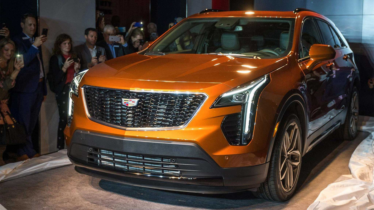 Theo nhiều đánh giá, Cadillac XT4 2019 có thiết kế lấy cảm hứng từ đàn anh XT5, với lưới tản nhiệt rộng kéo cao sang hai bên.