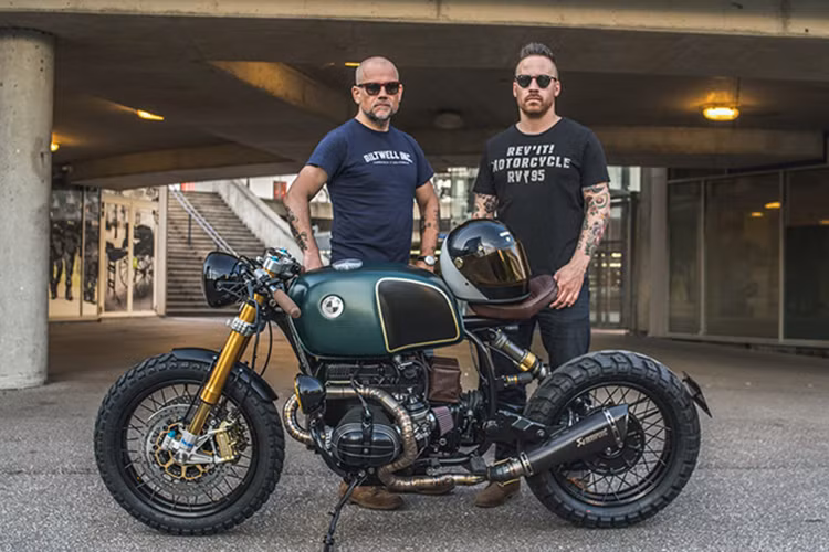 Mẫu xe môtô BMW R100 sau khi qua tay của những tay độ đẳng cấp thuộc xưởng xe Ironwood từ một chiếc xe cục mịch đã hoàn toàn lột xác trở thành một chiếc xe Cafe lai Bobber cực kì độc đáo.