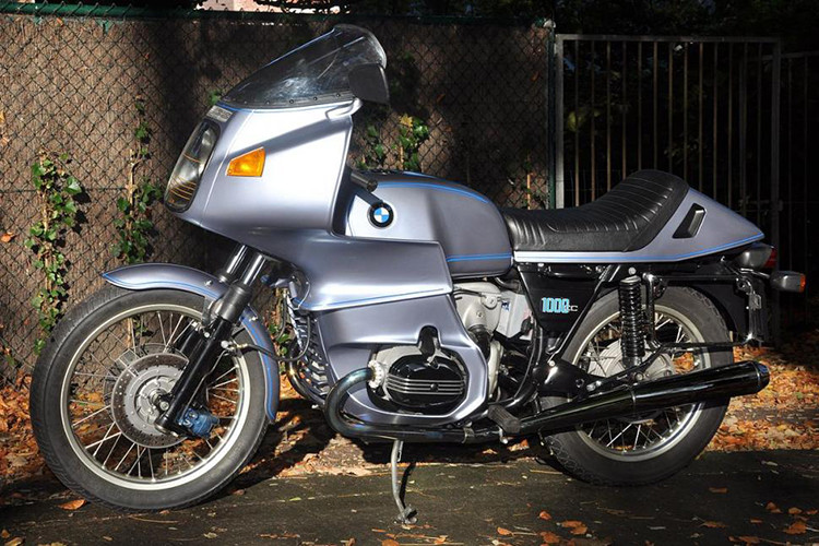 BMW R100 nguyên bản là một chiếc xe Touring cục mịch và có phần khá thô.
