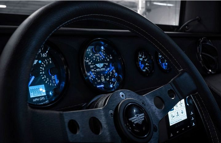 Vô lăng được bọc da như mới.