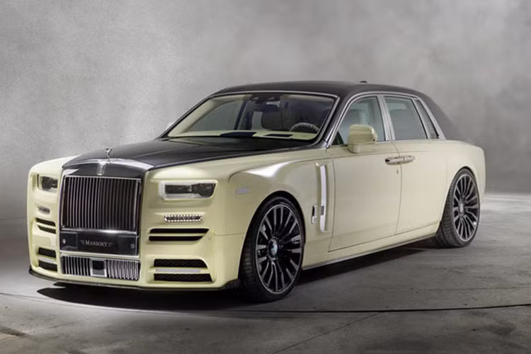 Phần nhiều các bản độ của những mẫu xe siêu sang như Rolls-Royce làm mất đi vẻ quý phái của phiên bản gốc và ví dụ mới nhất tới từ Mansory cũng không ngoại lệ. Chiếc Phantom Mansory được trang bị mâm độ cỡ lớn, thêm xe, yếm trước, tản nhiệt hay ống xả dạng đôi thể thao. Nội thất xe được làm lại với da cao cấp khâu họa tiết kim cương, cửa xe độ đèn nền và hiệu ứng mới trên trần xe mô phỏng bầu trời sao đặc trưng.