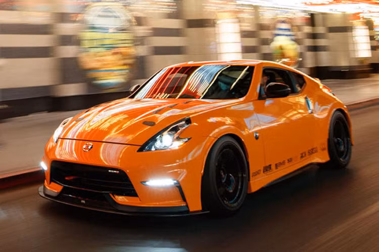 Nissan 370Z độ động cơ V6 tăng áp kép dung tích 3.0L (lấy từ Q50 và Q60) lên chiếc Nissan 370 Nismo (đời 2012) vừa ra mắt tại triển lãm SEMA Show đạt công suất tối đa 400 mã lực đi cùng hộp số sàn 6 cấp.