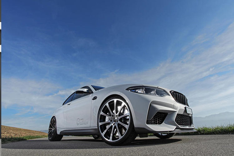 Một trong số đó là xế độ đỉnh cao BMW M2 Competition với nhiều nâng cấp lớn đáng chú ý. Đầu tiên phải kể đến động cơ S55 6 xi-lanh thẳng hàng của M2 Competition được nâng từ 405 mã lực lên 510 hoặc 540 mã lực. Sau đó là một vài chi tiết ở ngoại hình như ống xả, hệ thống treo, vô lăng... đều được nâng cấp khác biệt với nguyên bản.