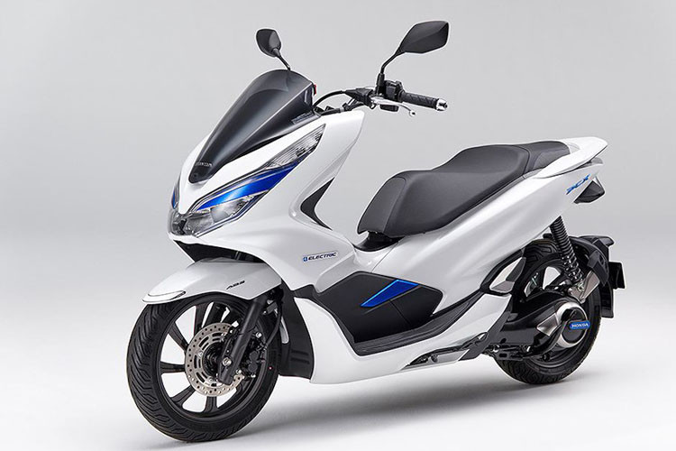Mức giá xe ga điện Honda PCX đắt hơn gấp đôi so với các phiên bản sử dụng động cơ xăng. Đáng chú ý, mẫu tay ga PCX Hybrid 2019 vừa được ra mắt tại Đông Nam Á với mức giá từ 3.220 USD (khoảng 74,9 triệu).