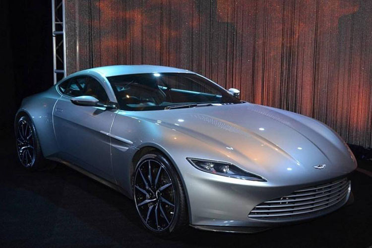 Aston Martin DB10 trong phim “Spectre”. Bạn có thể sở hữu một chiếc DB10 nếu bạn là một triệu phú USD. Dĩ nhiên chiếc xe sẽ không có những trang bị điệp viên cực chất của James Bond như trong phim. DB10 đã được chế tạo cho phần phim “Spectre” ra mắt năm 201