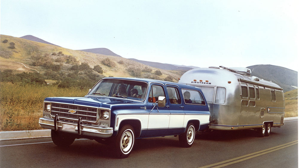 Chevrolet Suburban Carryall, mẫu SUV đầu tiên trên thế giới khác xa những mẫu xe gia đình được trang bị đầy đủ tiện ích hiện nay.