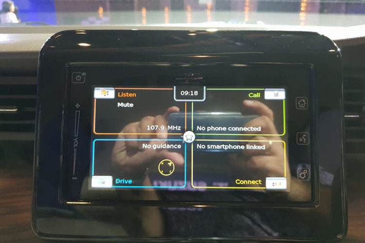 Màn hình cảm ứng khá lớn.