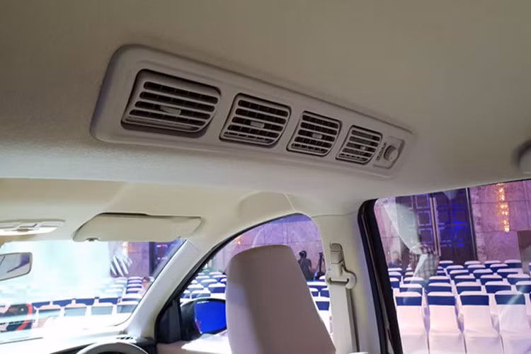  Suzuki Ertiga 7 chỗ ngồi cũng có cửa gió điều hoà cho hàng ghế thứ ba.
