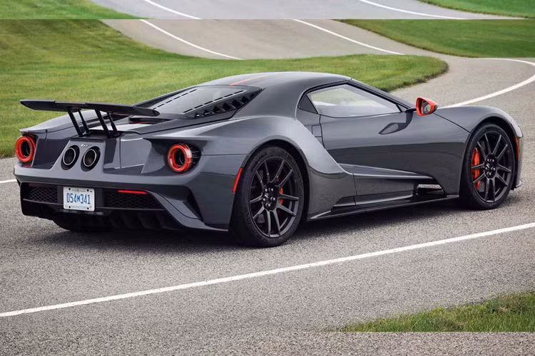 Theo Ford, mẫu GT Carbon Series sẽ được sản xuất từ ngày 8/11.