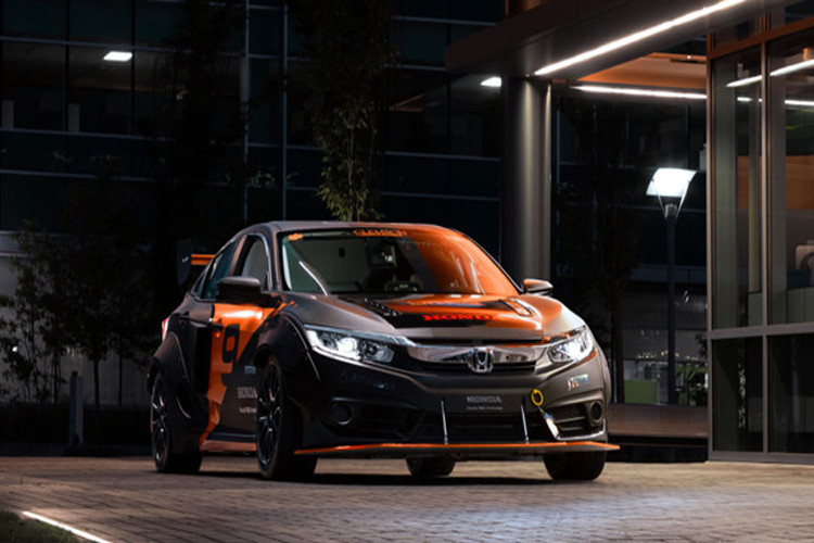 Chiếc Honda Civic 600 mã lực này có tên gọi là "Deep Orange 9" được thực hiện với sự tài trợ của Honda.