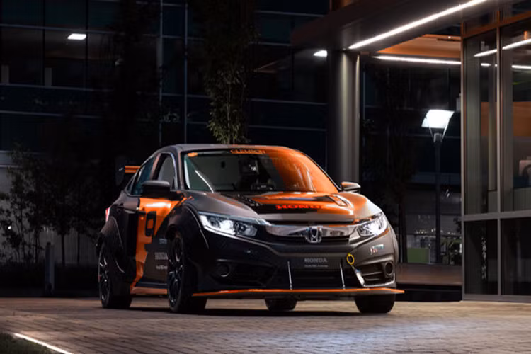 Chiếc Honda Civic 600 mã lực này có tên gọi là "Deep Orange 9" được thực hiện với sự tài trợ của Honda.