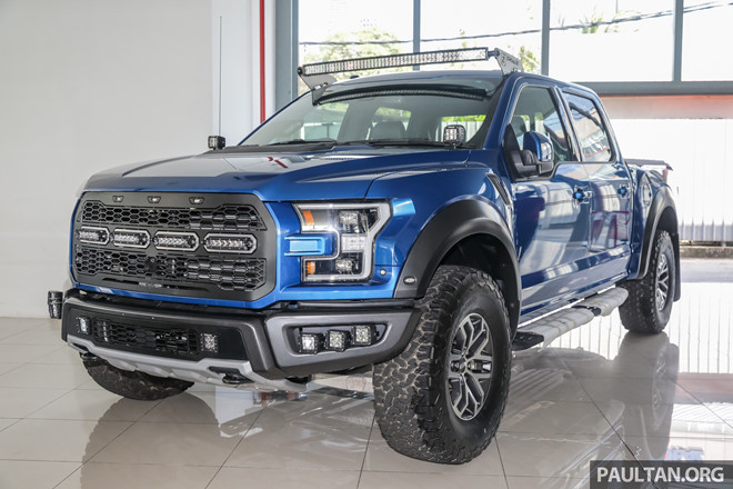 Tại thị trường Malaysia, Ford F-150 Raptor được trang bị động cơ EcoBoost V6, tăng áp kép, dung tích 3,5 lít, cho công suất 450 mã lực và mô-men xoắn 691 Nm.