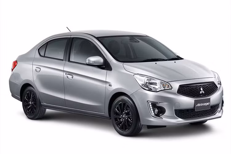 Attrage 2019 vẫn sử dụng khối động cơ xăng MIVEC 1,2 lít 4 xi-lanh, DOHC, cho ra 78 mã lực và mô-men xoắn cực đại 100Nm, đi kèm là hộp số biến thiên vô cấp INVECS-III CVT. Thiết lập này cho phép Attrage 2019 chỉ tiêu thụ khoảng 4,29 lít xăng trên mỗi 100km.