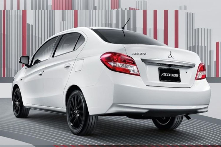 Cụm đèn hậu tinh chỉnh phía sau, thanh cản va cũng được cắt gọt lại.