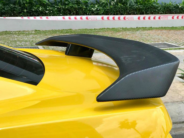 Cánh gió thiết kế dạng siêu xe thể thao.