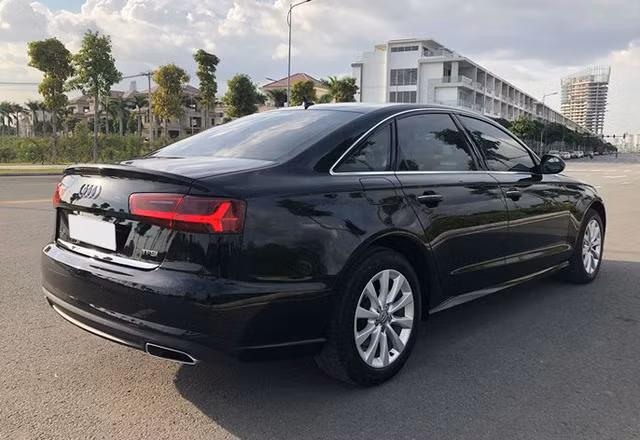 Với những tiện nghi và ngoại thất còn mới như vậy, đây chắc hẳn sẽ là lựa chọn phù hợp cho những ai đang có nhu cầu mua xe sang Audi cũ trong thời điểm gần Tết nguyên đán như thế này.