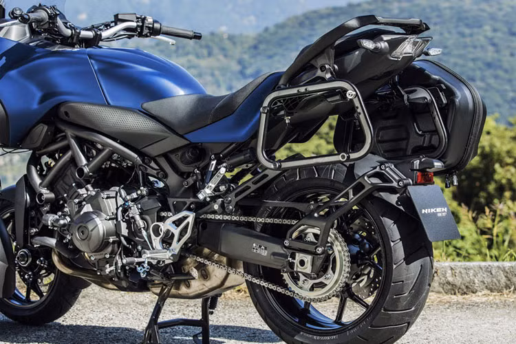 Động cơ này đem tới cho chiếc xe công suất tối đa 115 mã lực tại tua máy 10.000rpm và mô-men xoắn cực đại 87,5Nm tại 8.500rpm. Các hệ thống hỗ trợ người lái cũng được giữ nguyên như sang số nhanh không cần bóp côn quickshift, điều khiển lực kéo, hệ thống lái đa chế độ D-Mode và giữ ga tự động.