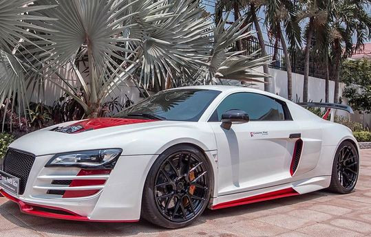 Trước đó, chiếc Audi R8 tại Sài Gòn này sở hữu màu ngoại thất trắng đỏ, đi kèm nhiều chi tiết độ ngoại thấ rất ấn tượng. Nguồn ảnh: WrapStyle.