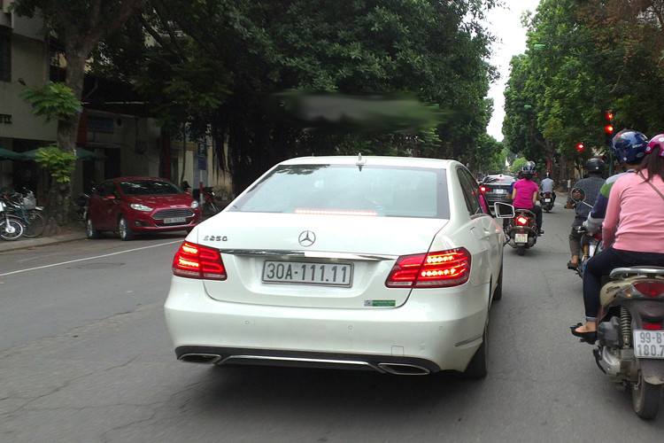 Biển số được cho là đẹp nhất của đầu 1 đã thuộc về mẫu sedan hạng sang trung đến từ thương hiệu xe Đức Mercedes E250.
