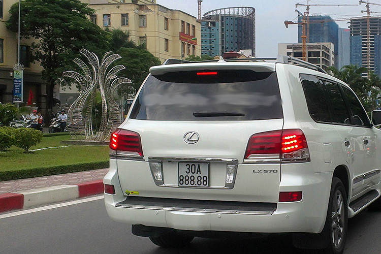 SUV sang chảnh Lexus LX570 ngũ quý 8 tuyệt đẹp.