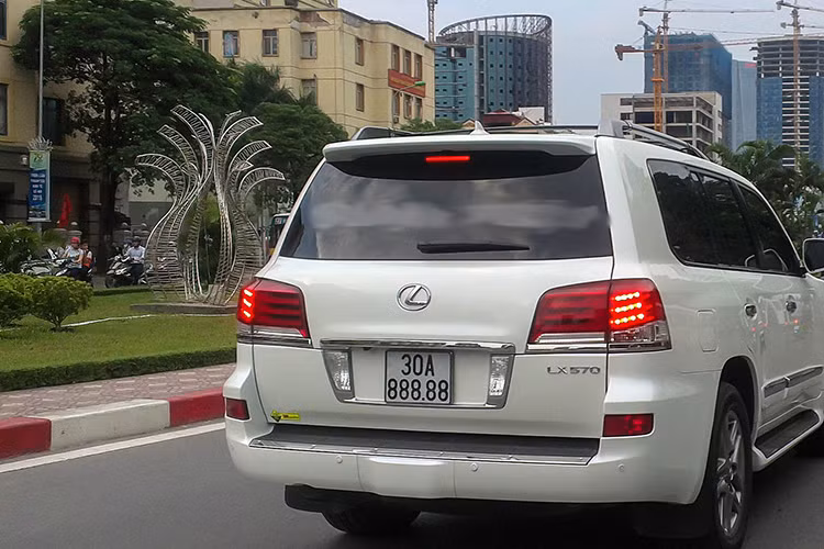 SUV sang chảnh Lexus LX570 ngũ quý 8 tuyệt đẹp.