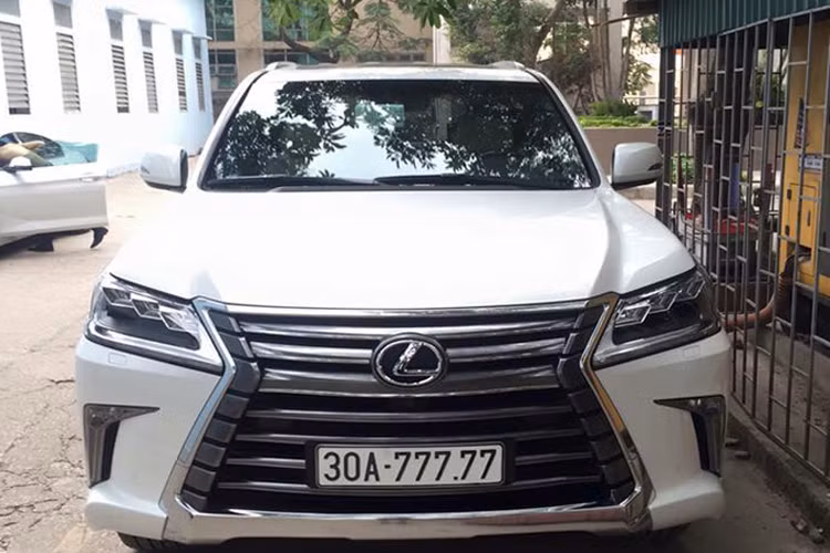 Chiếc SUV đa dụng Lexus LX570 cũng mang biển kiểm soát khủng ngũ quý 7 đầu 30 siêu độc.