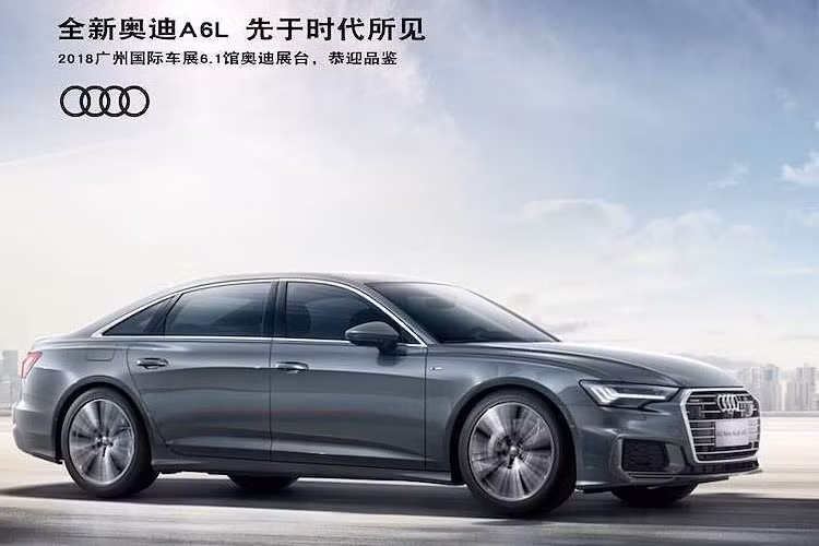Sỡ dĩ vậy, bởi trục cơ sở của chiếc Audi A6 L kéo dài hơn 100mm so với A6 thường, đạt 3.024mm. Với sự thay đổi kích thước này, chiều dài của chiếc xe cũng tăng thêm 111mm và đạt 5.050mm - tương đương với mẫu sedan cỡ lớn cao cấp nhất của Audi hiện tại là A8 (5.172mm).