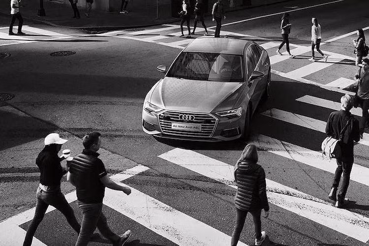 Audi A6 L được trang bị động cơ 4 xi-lanh thẳng hàng 2.0l tăng áp hoặc 3.0l V6 tăng áp kép TFSI. Tùy thuộc vào model, A6 L với động cơ 2.0l sẽ có 2 mức hiệu năng là 190PS/320Nm hoặc 221PS/350Nm.