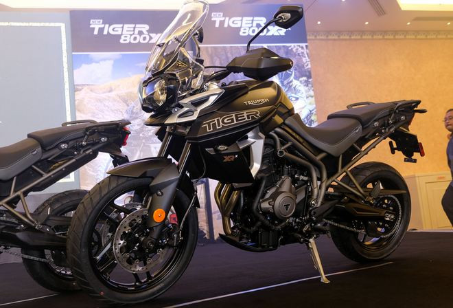 Với thiết kế mới này, hãng xe môtô Triumph đã áp dụng đến 200 sự thay đổi chi tiết cho phần khung gầm và động cơ của Tiger biến mẫu xe địa hình này có thể tùy chọn theo sở thích của người dùng.