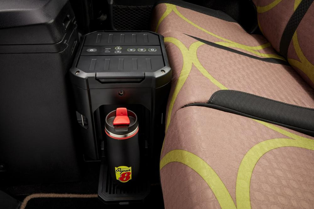 Kết quả là mẫu xe concept này có ghế “thửa riêng” được bọc trong lớp vải...