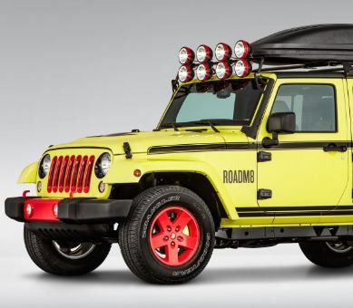 Jeep RoadM8 được thiết kế dựa trên mẫu Jeep Wrangler JK hiện tại. Cùng với đó, chiếc RoadM8 được quảng cáo là “độ hoàn toàn, sẵn sàng đi đường làm nổi bật những gì tốt nhất mà khách sạn Super 8 có thể mang đến.”