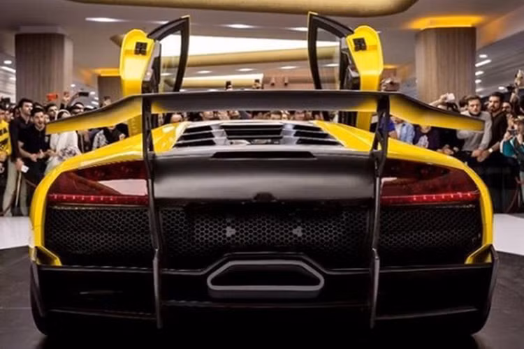 Được biết, nhóm kỹ sư này phải mất đến 4 năm để nghiên cứu, thiết kế và tiến hành sản xuất thành công mẫu siêu xe thế thao Lamborghini hàng nhái này.