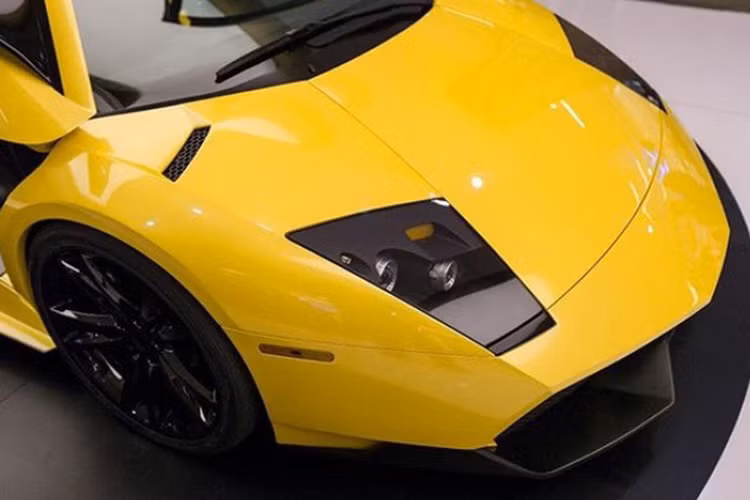 Thậm chí cơ chế hoạt động cũng được giới thiệu là giống siêu xe Lamborghini như thật.