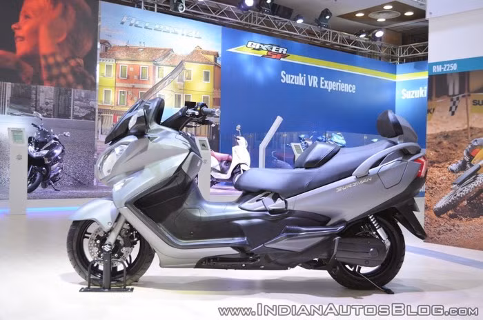 Burgman 650 dài 2.650 mm, yên cao 750 mm, khoảng cách gầm 130 mm. Ngoại thất xe đồ sộ hơn rất nhiều so với những mẫu xe tay ga của hãng xe máy Suzuki đang bán ra tại Ấn Độ hiện nay. Tuy nhiên điều này được cho là mang lại sự thoải mái tối đa cho người sử dụng.