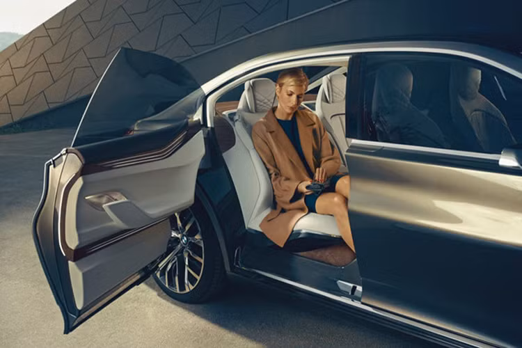 Cuối cùng, phải xác định được điều mình muốn khi mua một chiếc xe. Nếu muốn một mẫu xe đẳng cấp, tính năng vận hành cao, bạn phải chấp nhận chi nhiều tiền, động cơ ít tiết kiệm nhiên liệu và ngược lại.