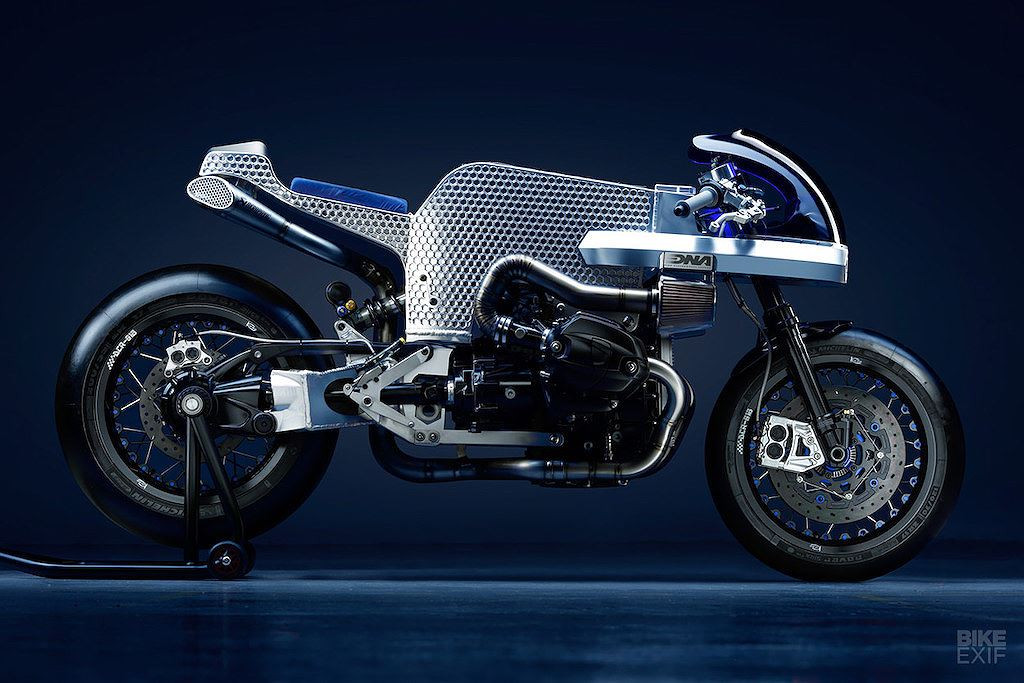 2 cha con nhà Nikolaidis hiện đang làm chủ hãng lọc gió độ DNA khiến dân mê xe độ phải choáng khi hoàn thành bản độ BMW R nineT toàn bộ bằng nhôm CNC, bao gồm cả khung chính cực khủng.